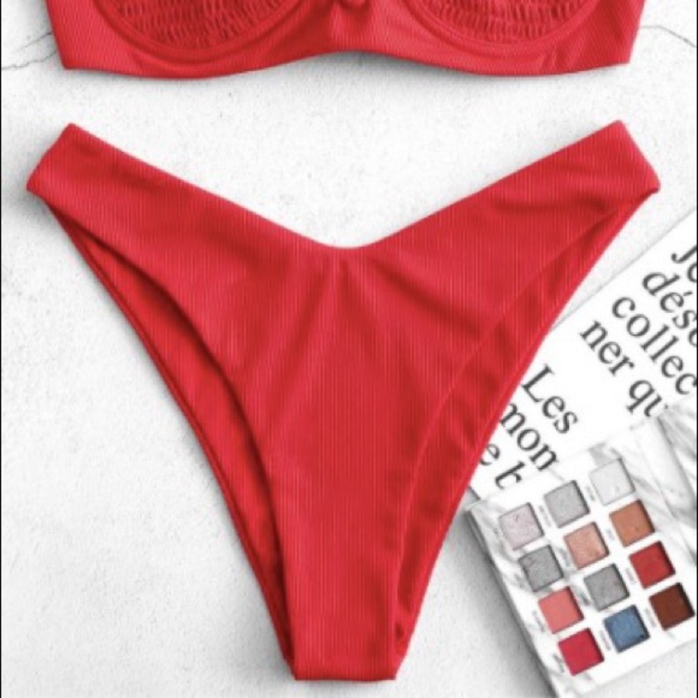 Bikini - Picture 2 of 3